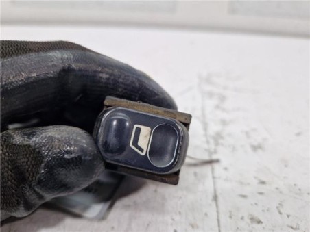 MANDO ELEVALUNAS DELANTERO DERECHO Peugeot 806  1 9 TD