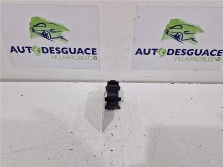 MANDO ELEVALUNAS DELANTERO DERECHO Toyota Yaris  1 3 Active [1 3 Ltr  - 73 kW 16V CAT]