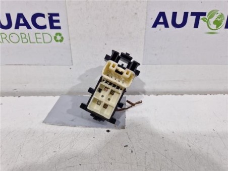 MANDO ELEVALUNAS DELANTERO DERECHO Toyota Yaris  1 3 Active [1 3 Ltr  - 73 kW 16V CAT]