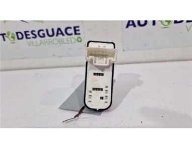 MANDO ELEVALUNAS DELANTERO DERECHO Mazda 3 Berlina / Sedán  2 2 Evolution [2 2 Ltr  - 110 kW Turbodiesel CAT]