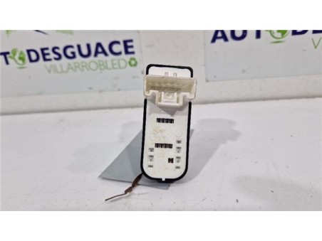 MANDO ELEVALUNAS DELANTERO DERECHO Mazda 3 Berlina / Sedán  2 2 Evolution [2 2 Ltr  - 110 kW Turbodiesel CAT]