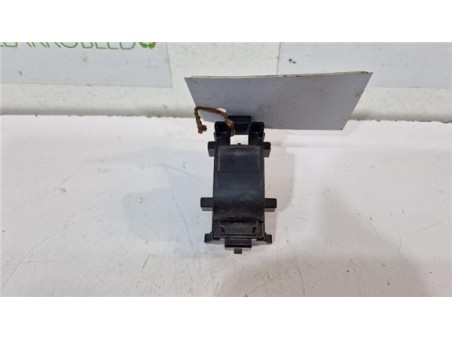 MANDO ELEVALUNAS DELANTERO DERECHO Toyota Yaris  1 3 Active [1 3 Ltr  - 73 kW 16V CAT]