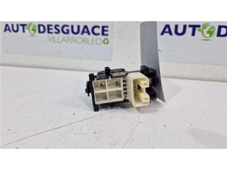 MANDO ELEVALUNAS DELANTERO DERECHO Toyota Yaris  1 3 Active [1 3 Ltr  - 73 kW 16V CAT]