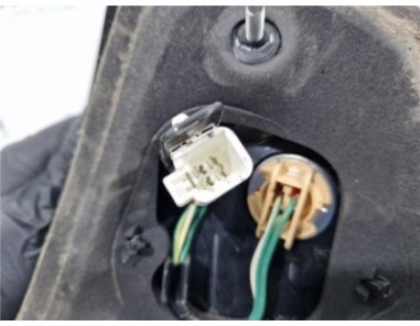 Piloto Trasero Izquierdo Toyota Yaris  1 3 Active [1 3 Ltr  - 73 kW 16V CAT]