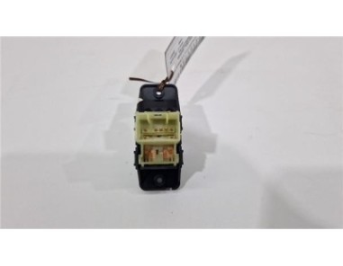 MANDO ELEVALUNAS DELANTERO DERECHO Kia Stonic  1 0 Black Edition [1 0 Ltr  - 88 kW TGDI ]