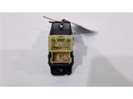 MANDO ELEVALUNAS TRASERO DERECHO Kia Stonic  1 0 Black Edition [1 0 Ltr  - 88 kW TGDI ]