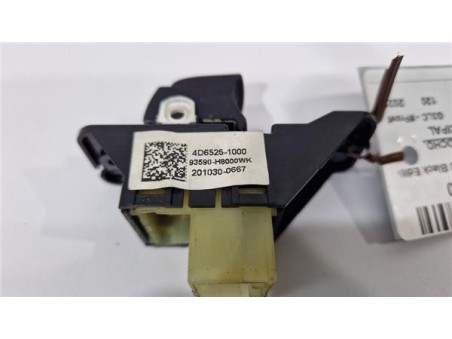 MANDO ELEVALUNAS TRASERO DERECHO Kia Stonic  1 0 Black Edition [1 0 Ltr  - 88 kW TGDI ]