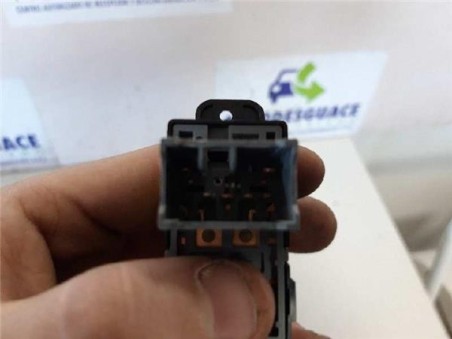 Botonera Puerta Delantera Derecha Hyundai I20 1 4 CRDi 