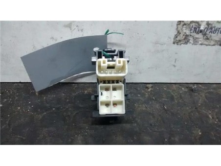 Botonera Puerta Delantera Derecha Toyota YARIS 1 3 16V 