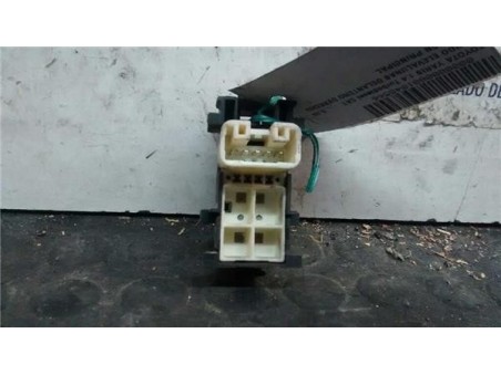 Botonera Puerta Delantera Derecha Toyota YARIS 1 4 Turbodiesel 