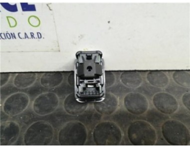 Botonera Puerta Delantera Derecha MERCEDES CLASE CLA 1 6 