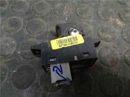 Botonera Puerta Delantera Derecha Hyundai I20 1 2 16V 