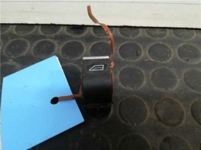 Botonera Puerta Delantera Derecha Ford FOCUS LIM  *