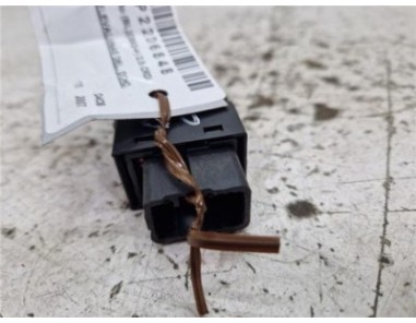 MANDO ELEVALUNAS DELANTERO DERECHO Kia Sorento  2 5 CRDi