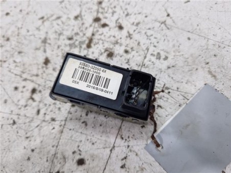 MANDO ELEVALUNAS TRASERO DERECHO Hyundai i40  1 7 Style [1 7 Ltr  - 100 kW CRDi CAT]