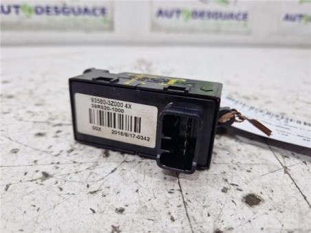 MANDO ELEVALUNAS TRASERO IZQUIERDO Hyundai i40  1 7 Style [1 7 Ltr  - 100 kW CRDi CAT]