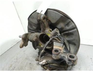 Buje Delantero Izquierdo Toyota AVENSIS Sedán  2 0 D-4D