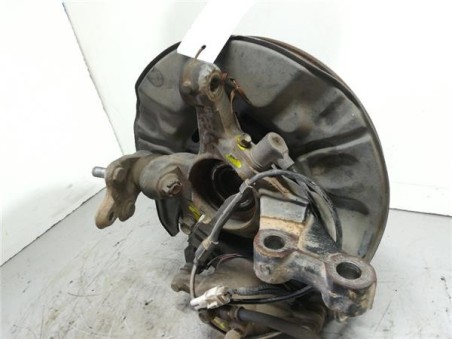 Buje Delantero Izquierdo Toyota AVENSIS Sedán  2 0 D-4D