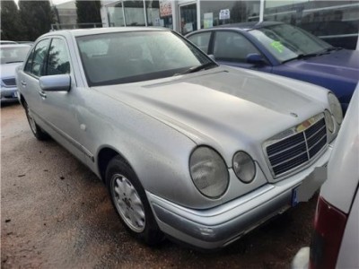 Mercedes-Benz Clase E  Berlina  E 290 Turbo-D  2