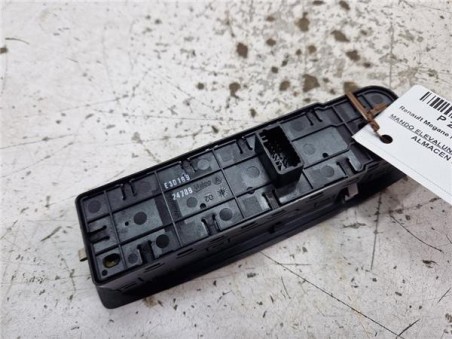 MANDO ELEVALUNAS DELANTERO IZQUIERDO Renault Megane III Berlina 5P  1 5 Dynamique [1 5 Ltr  - 78 kW dCi Diesel]