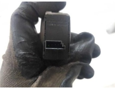 Botonera Puerta Trasera Derecha BMW Serie 1 Berlina  2 0 118i [2 0 Ltr  - 105 kW 16V]