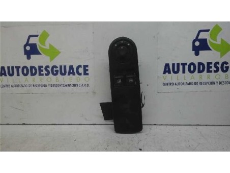 Botonera Puerta Delantera Izquierda Renault Clio IV  0 9 Business [0 9 Ltr  - 66 kW TCE Energy bivalent  Gasolina / GPL]