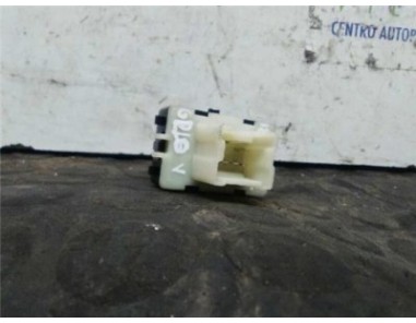 Botonera Puerta Trasera Izquierda Renault Clio IV  0 9 Business [0 9 Ltr  - 66 kW TCE Energy bivalent  Gasolina / GPL]