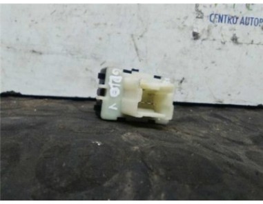 Botonera Puerta Trasera Izquierda Renault Clio IV  0 9 Business [0 9 Ltr  - 66 kW TCE Energy bivalent  Gasolina / GPL]