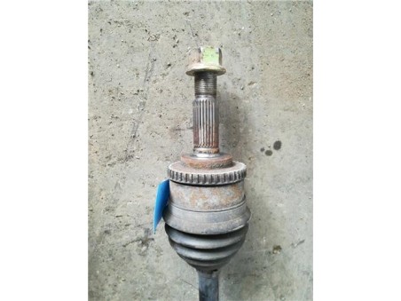 Transmision Delantera Izquierda Nissan Almera Tino  1 8